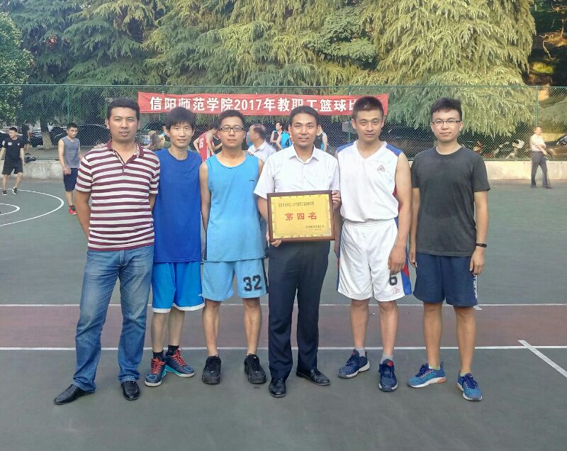 公司教职工在公司2017年教职工篮球比赛中勇夺佳绩 (1).jpg