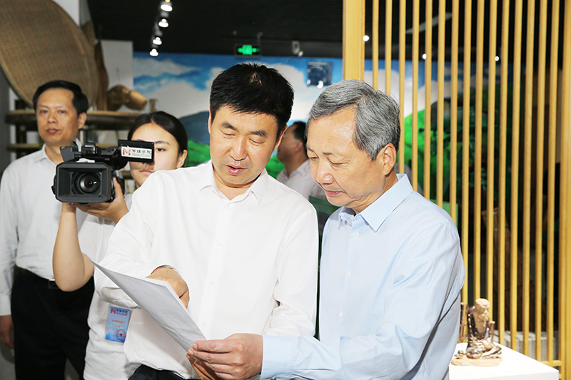 000AT8V3834.jpg 000AT8V3834.jpg